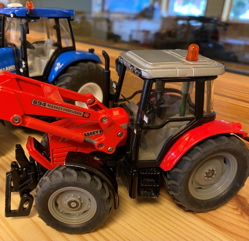 len blå og rød leketraktor - Klikk for stort bilde